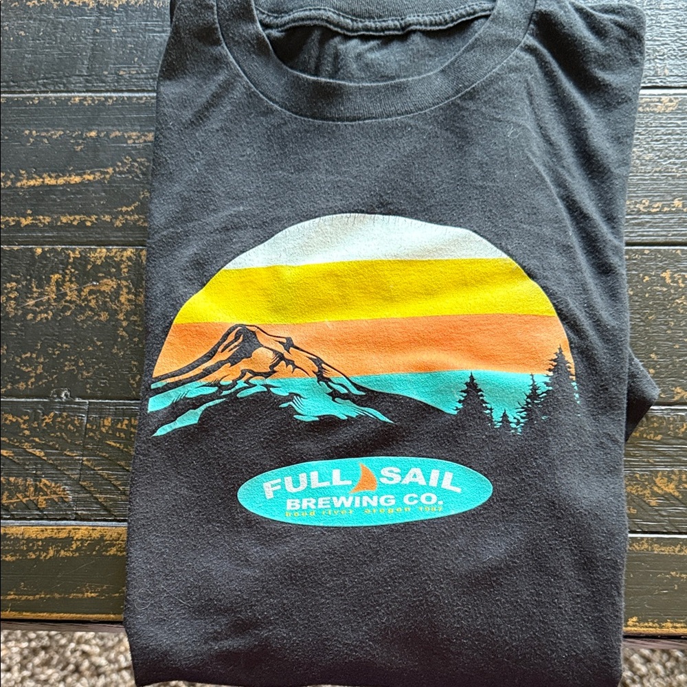 Men's Black Short Sleeve Graphic Tee